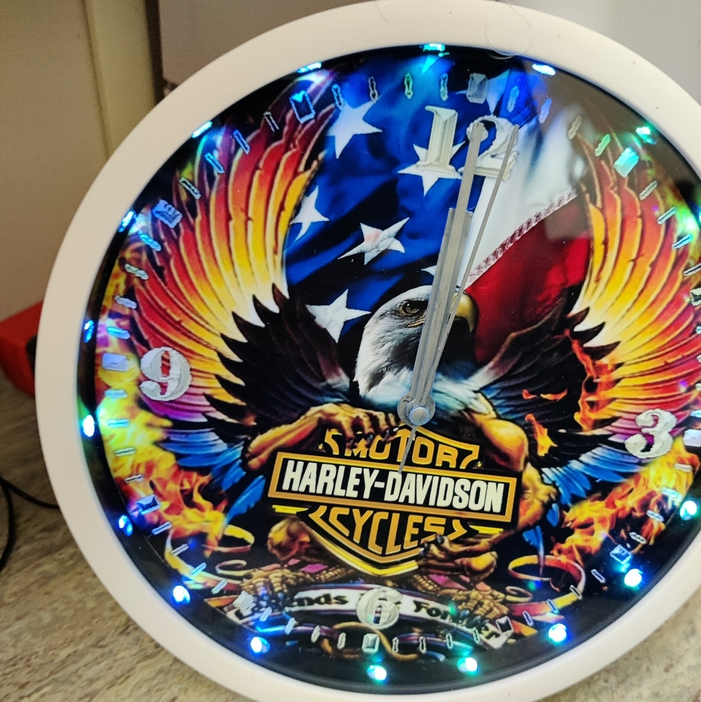 Harley Davidson real man eagle clock
